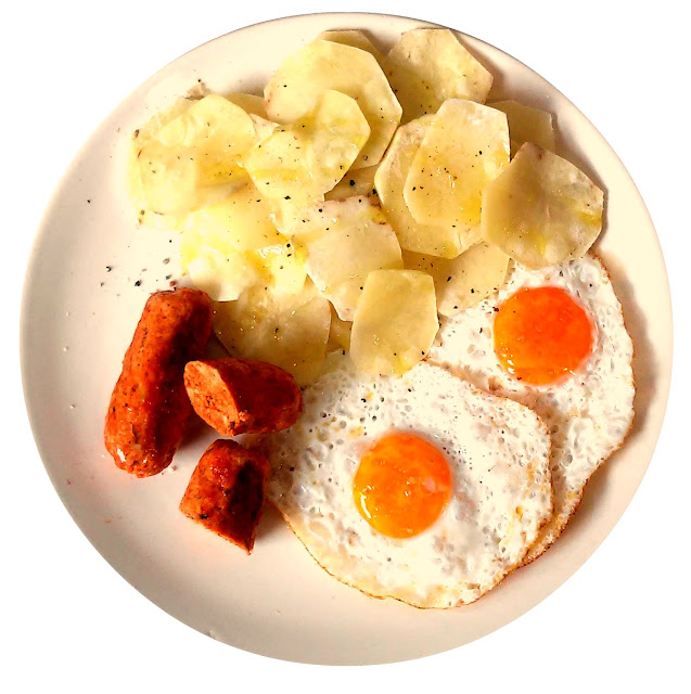 huevos fritos con patatas y chorizo saludable