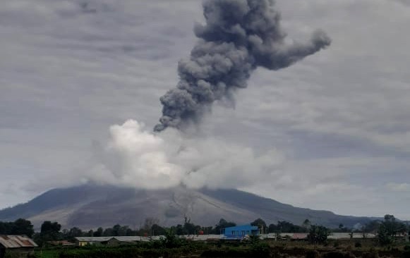 Gunung Sinabung Erupsi Lagi, Tinggi Kolom Abu 2000 Meter 