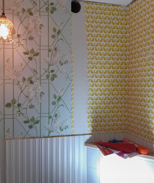 lingonberryhouse, DIY, tee itse, kotivessa, toilet, renovation, remontointi, tapetti, wall paper, decoration, sisustus