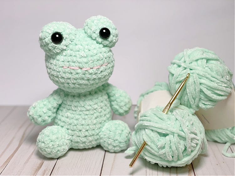 making soft frogs - how to make soft frog motifs from the original