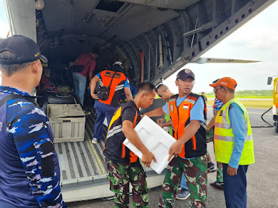 Bantu Masyarakat Ranai, TNI AU Lanud RSA Natuna Gelar Bazar Sembako Murah