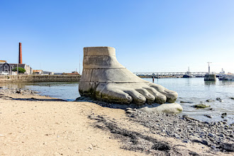 Ailleurs : Le Pied, le Pull-Over, le Système Digestif, trois sculptures monumentales de Daniel Dewar et Grégory Gicquel à Saint-Nazaire, 34ème oeuvre pérenne du parcours artistique Estuaire Nantes Saint-Nazaire