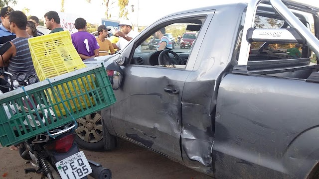 COLISÃO DE MOTO E CARRO EM BOM CONSELHO DEIXA UM FERIDO