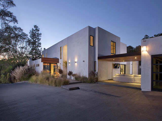 Photo of the driveway and the entrance into the modern home in Beverly Hills