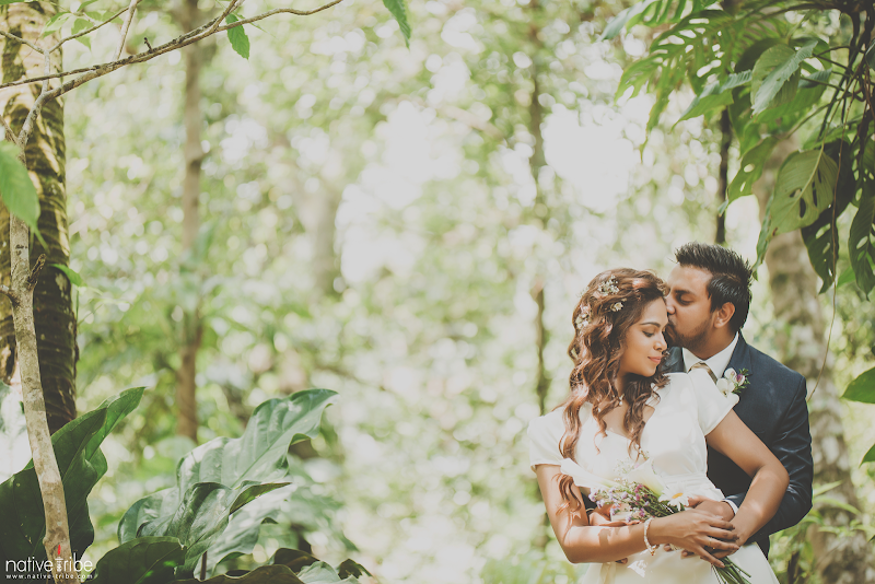 Intimate wedding of Ayanthi & Oshadh in Kandy, Sri Lanka