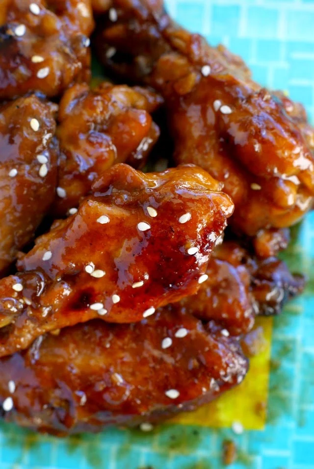 Slow Cooker Sticky Chicken Wings | thetwobiteclub.com 