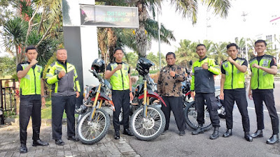 Senkom Mitra Polri Kawal Sepeda Santai Dewan Guru dan Warga Ponpes Wali Barokah