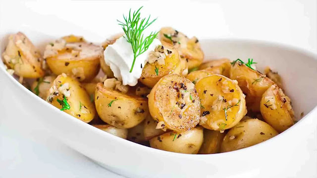 Viral Parmesan Potatoes: A Cheesy Twist on a Classic Favorite