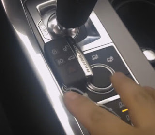 PUT RIGSTERED KEYLESS NEAR TO THE GEAR SHIFT 2