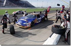 Nashville NNS Harvick stop