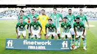 REAL BETIS BALOMPIÉ. Temporada 2021-22. Héctor Bellerín, Marc Bartra, Claudio Bravo, Edgar, Willian José y Guido Rodríguez. Sergio Canales, Juanmi, Alex Moreno, Rodri y Fekir. REAL BETIS BALOMPIÉ 3 RAYO VALLECANO DE MADRID 2. 24/10/2021. Campeonato de Liga de 1ª División, jornada 10. Sevilla, estadio Benito Villamarín. GOLES: 1-0: 21’, Alex Moreno. 2-0: 24’, Juanmi. 2-1: 46’, Nteka. 2-2: 65’, Álvaro García. 3-2: 75’, Willian José, de penalti.