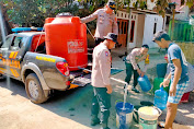 Dampak Kemarau, Polsek Pengadegan Bersama Komunitas Driver Berikan Bantuan Air Bersih
