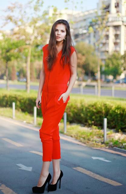 red jumpsuit for women http://womenjumpsuits.blogspot.com/