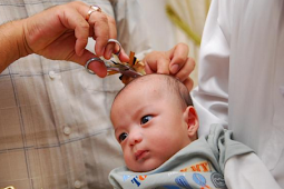 Dalil Mencukur Bayi Dan Bersedekah Seberat Rambutnya