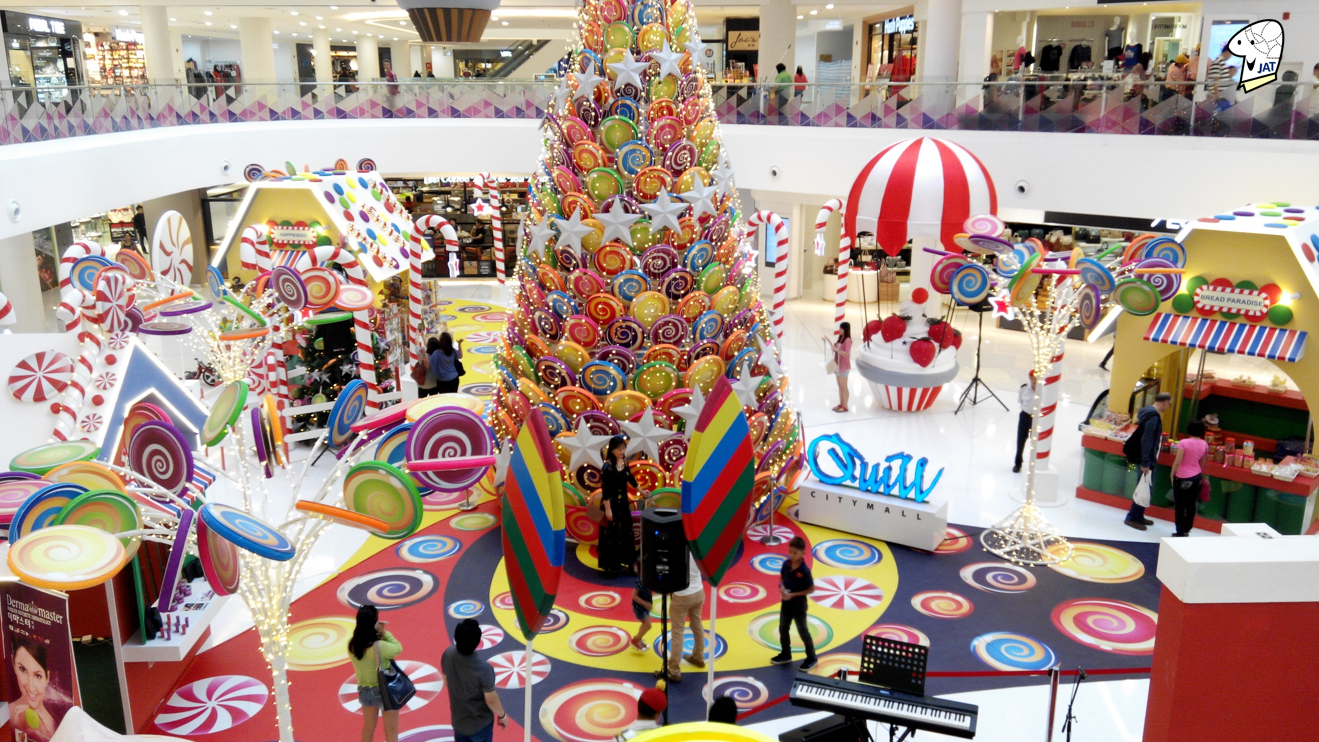 Quill City Mall, Centre Court Christmas decorations. 