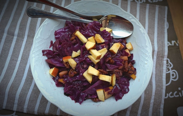 Lombarda con manzana y nueces. Navideño.