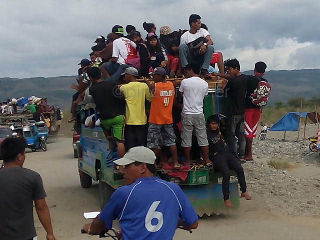 overloaded jeep at Pinacanauan Bridge Tuguegarao