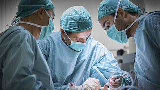 Performing the first surgery in the world to treat a rare "fatal" disease in the brain of a fetus inside the womb