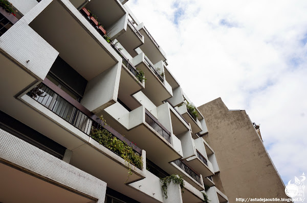 Paris 11ème - Immeuble rue Saint-Ambroise  Architecte: Roger Anger, Mario Heymann  Mosaïques: Charles Gianferrari (L'Oeuf)  Construction: 1969 