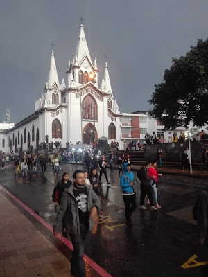 Cacerolazo en el Parque Bolivar Manizales