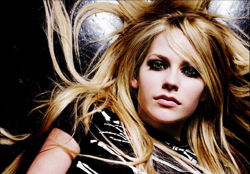 Lirik dan Chord Lagu Kiss Me ~ Avril Lavigne