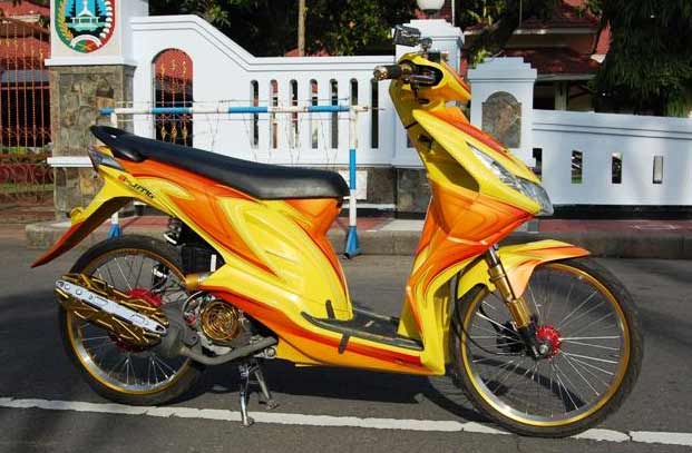 Foto Modifikasi Motor Honda Beat Air Brush title=