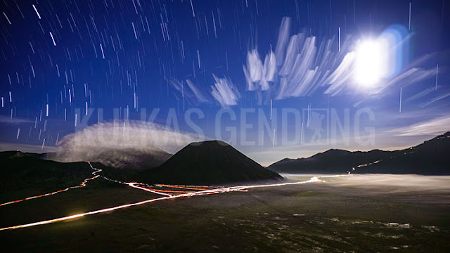 startrail di bromo