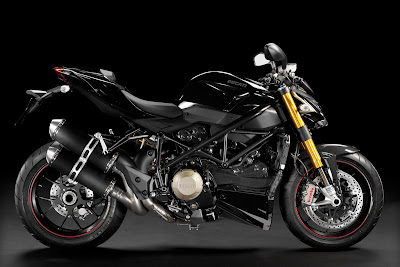Ducati-Streetfighter-S_2011_1620x1080_Side_01