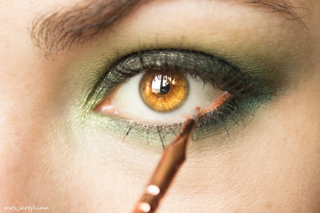 Green smoky eyes: step 10