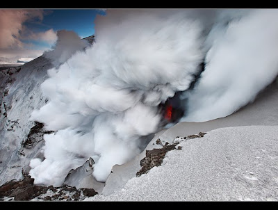Alte imagini din timpul erupţiei vulcanice din Islanda