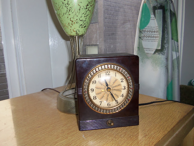 general electric, 1930s, 8B52, radio traveler, bakelite, telechron 