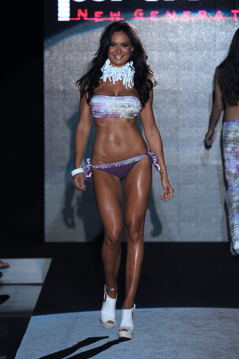 Nicole-Minetti-Modelling-Sexy-Bikini-On-The-Runway-In-Milan-20.jpg