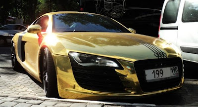 Gold Audi R8