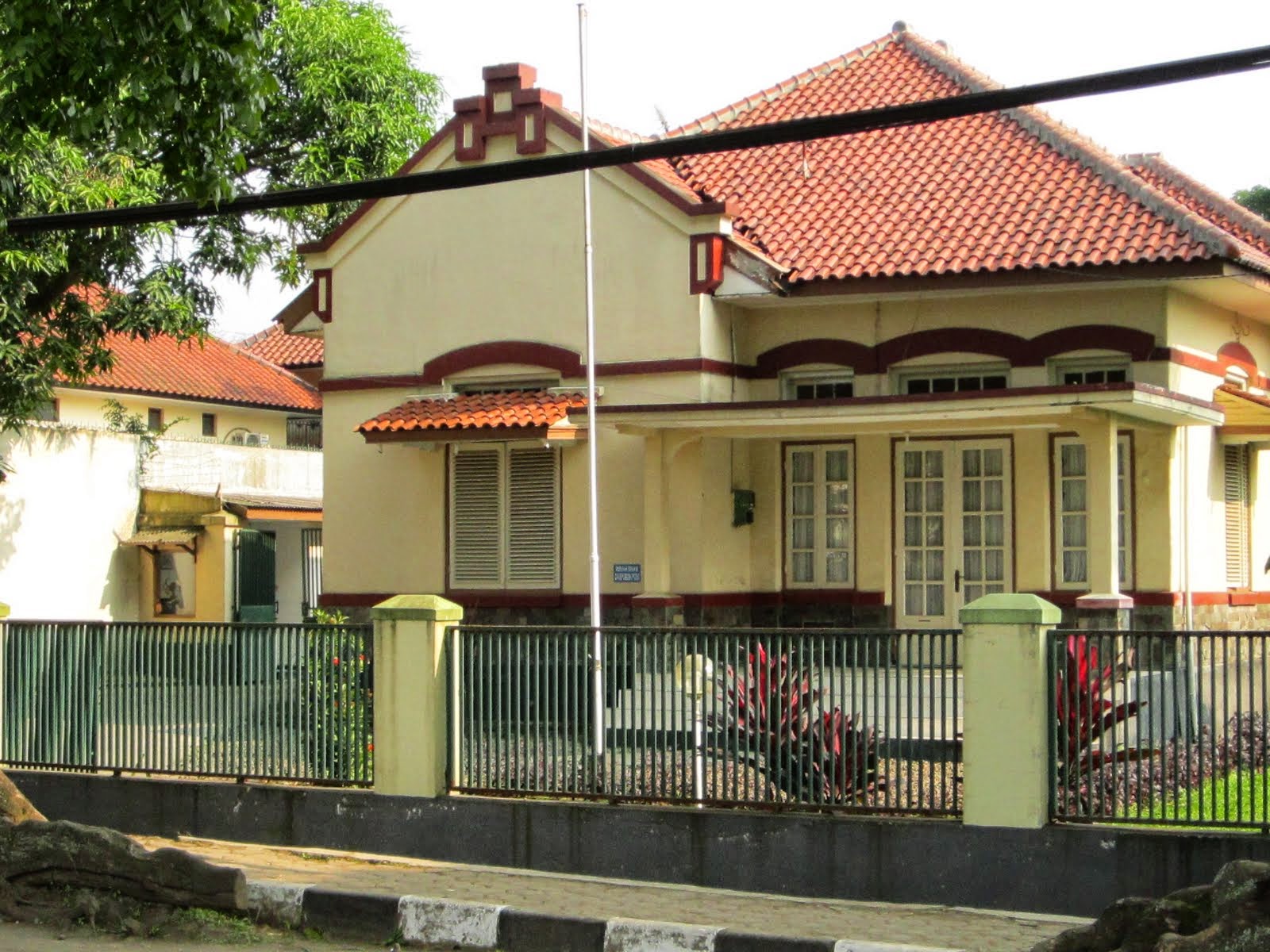 Perkembangan Arsitektur Kolonial Indonesia Desain Interior Eksterior