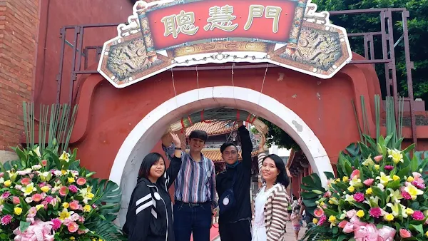 明道外籍生參加祭孔大典 過勤學門祈求開啟智慧