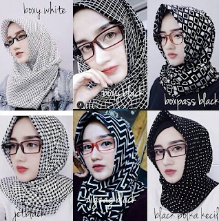 Jilbab Monochrome