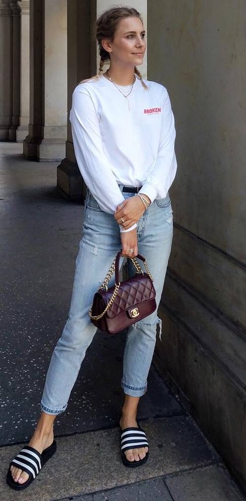 casual style perfection / white shirt + bag + ripped jeans