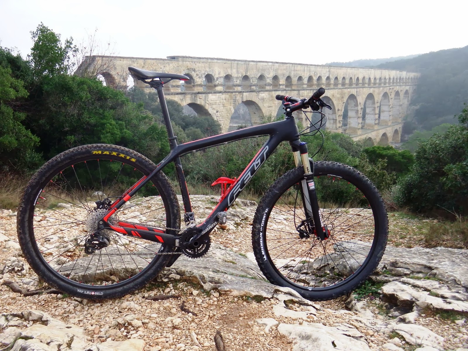 vélo et vtt pont du gard