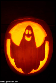 Calabaza Fantasma Iluminada con Luz de una Vela