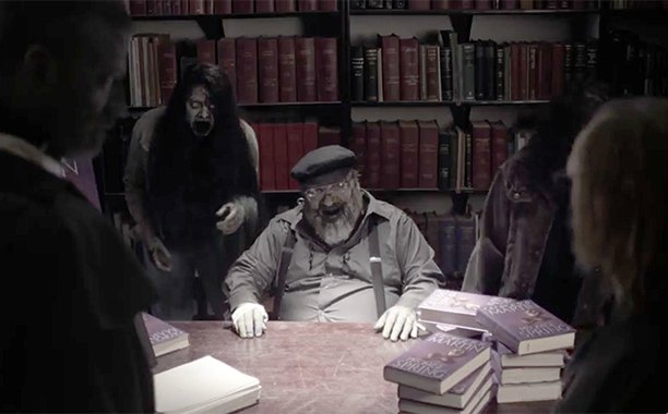 http://yonomeaburro.blogspot.com.es/2015/10/z-nation-cameo-george-r-r-martin-zombie.html