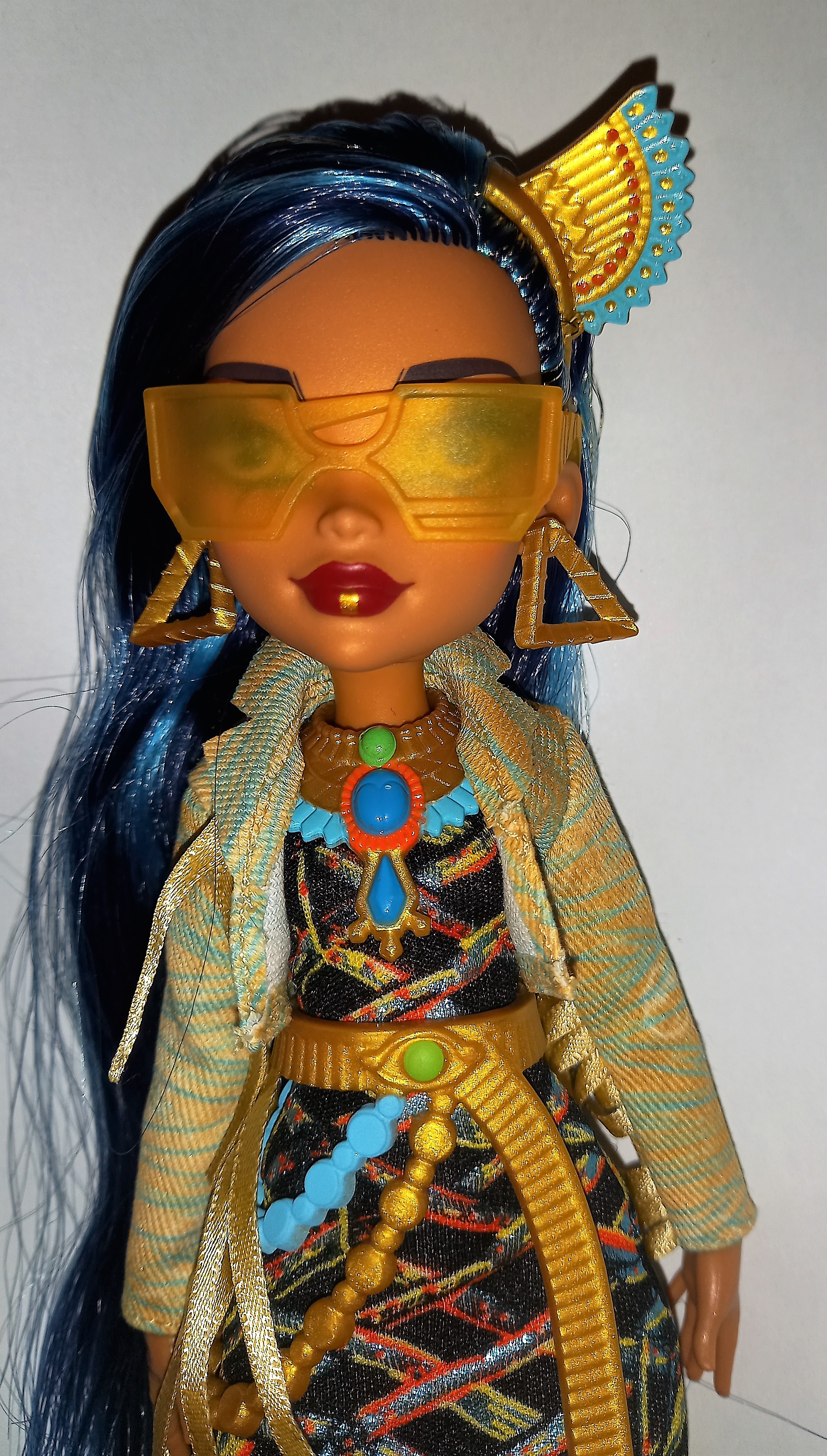 Monster High Cleo De Nile Doll with Pet and Accessories in Blue, Gold and  Brown
