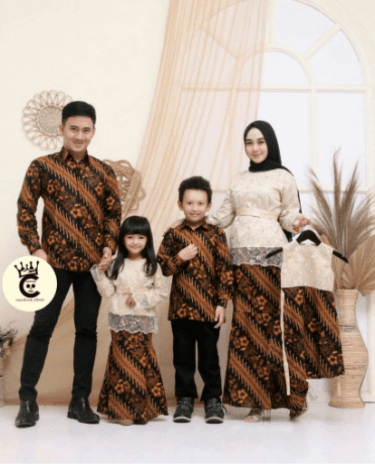 Inspirasi Baju Kondangan Couple Keluarga Yang Rekomended Tampil Kasual 2022