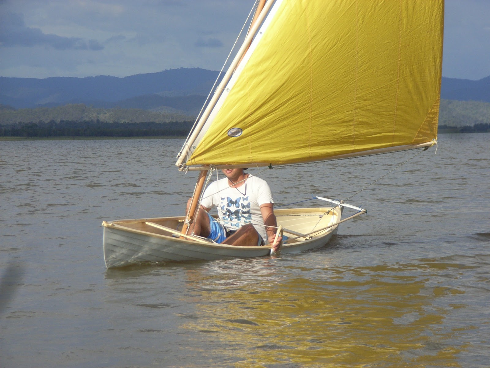 Ross Lillistone Wooden Boats: A Simple Sailing Canoe