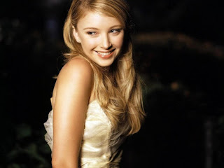 Elisabeth Harnois Wallpaper