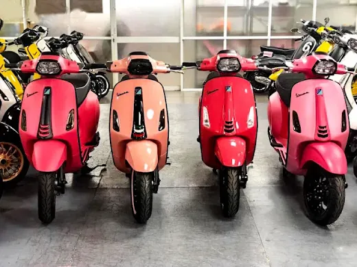 xe-vespa-mau-hong-gia-bao-nhieu