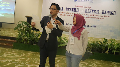 Training Motivasi Bahagia Bekerja bersama Motivator Indonesia Edvan M Kautsar di BI Samarinda Balikpapan Kalimantan Timur