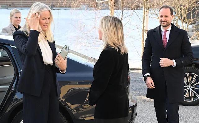 Crown Princess Mette-Marit wore a Banora white ivory silk blouse by Hugo Boss, and a black navy suit by Max Mara