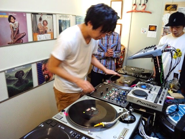 東京都世田谷区にあるVIBESRECORDS DJスクールで開講中のレッスンの模様です！