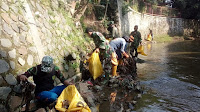 Di Sungai Cikapaundung, Satgas Sektor 22 Sub 04 Masih Temukan Tumpukan Sampah