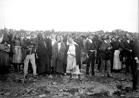 Milhares de presentes viram o Milagre do Sol em 13 de outubro de 1917.